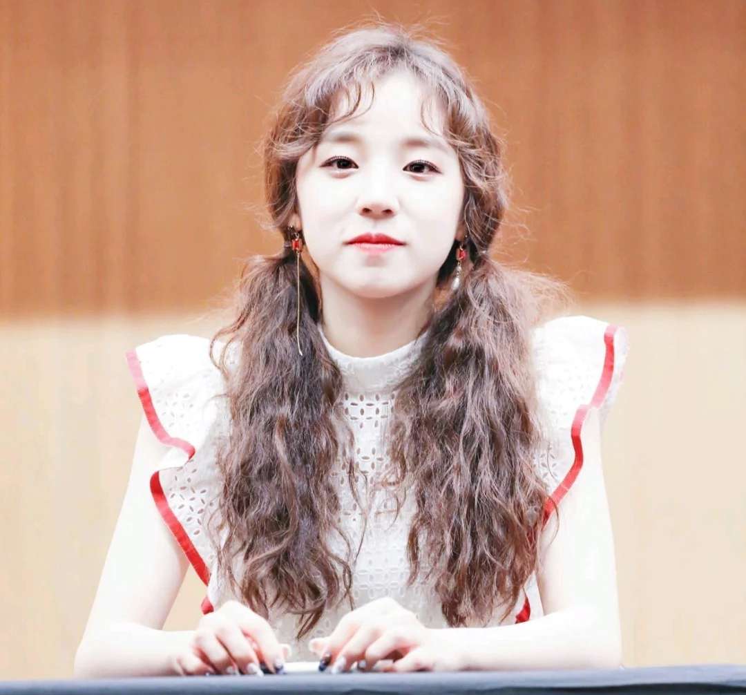 妆前乳和粉底液有什么好用的吗,妆前乳和粉底液哪个必须用遮瑕液