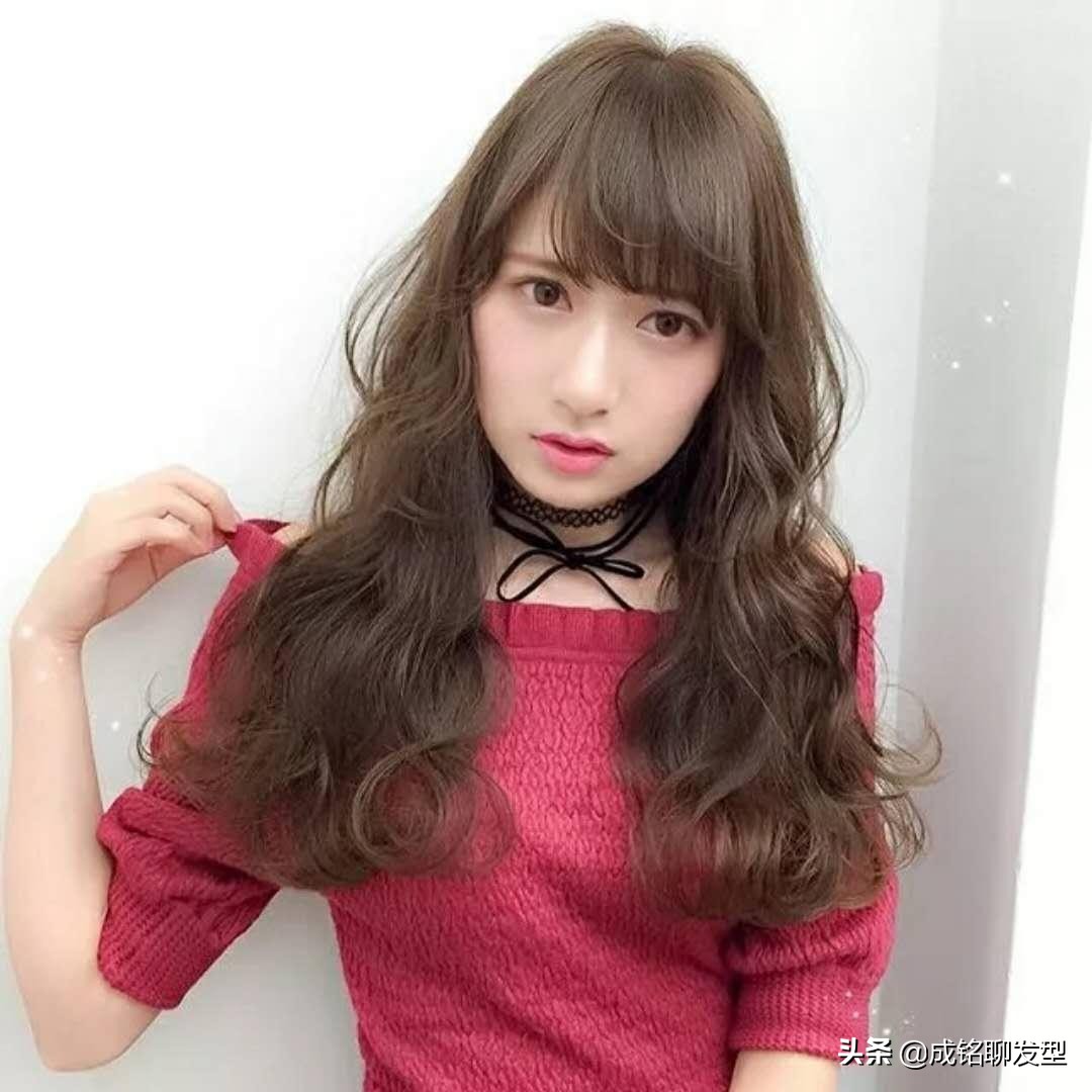 女士烫完卷发怎么打理,女士烫发后用什么保湿定型