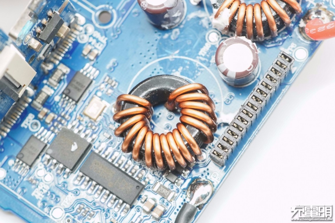 征拓20w快充拆解,征拓100w桌面充电器