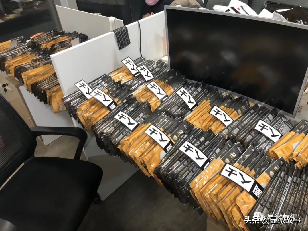 冰山耳坠、刀锋Lolita、猴王男潮：年轻人重新定义快时尚