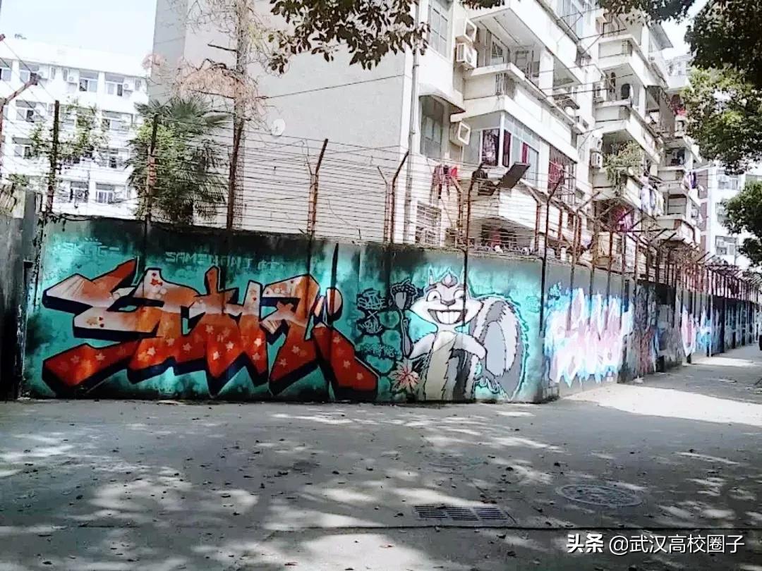 全武汉只有这所大学校门上跑火车，以前嫌弃现在却又舍不得