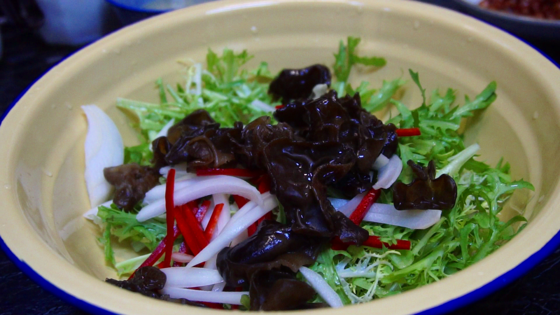 酒店凉拌苦菊花生米的最正宗做法,凉拌苦菊怎么做才好吃