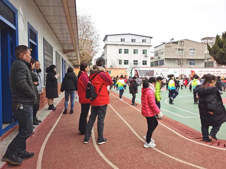 洛龙区养成教育十二校联盟第195次活动洛龙五小现场会