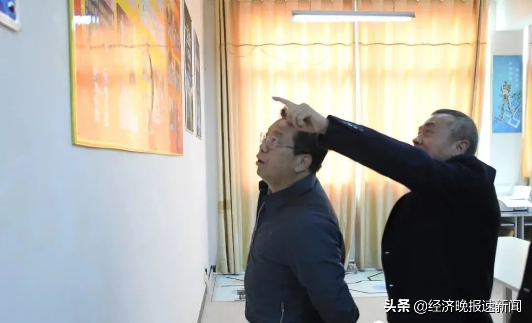 江西省普通高*特中**色学校评估组专家在临川三中开展评估活动