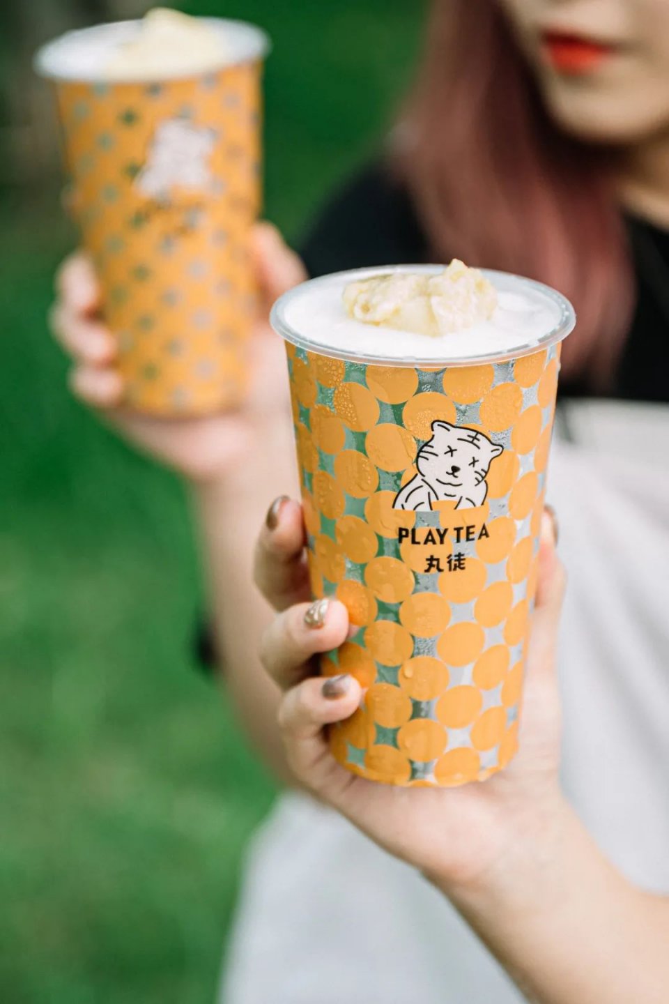 椰椰奶冻茶，会抖臀！1秒卖出1000+杯，有人开货拉拉来买…