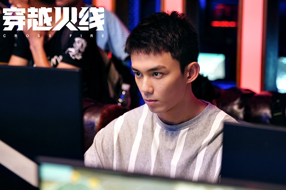 穿越火线鹿晗热血视频,与cf队长鹿晗吴磊重温热血青春