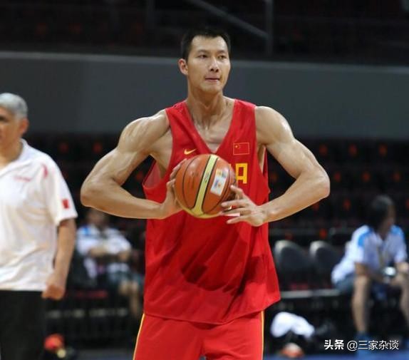 国足对比举重运动员,国足对比巨星停球