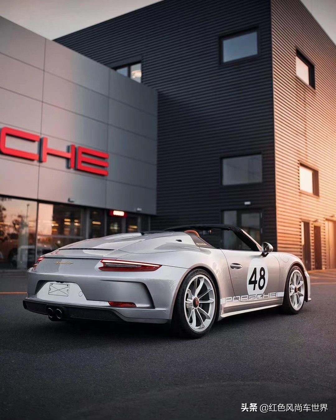 保时捷911turbos硬顶敞篷版街拍,保时捷911跑车传奇展闪耀登场