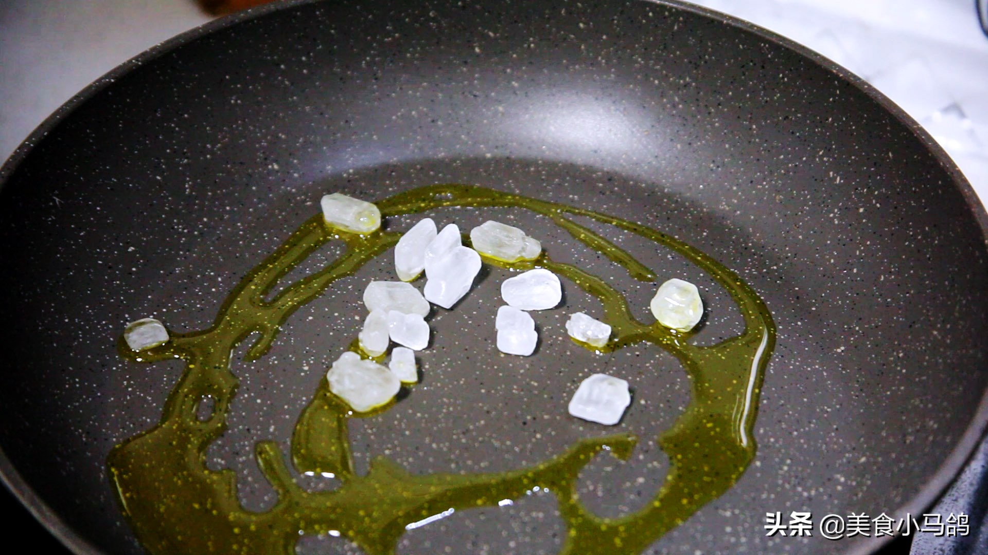 糖醋排骨如何烧出汁,糖醋排骨怎么熬制脱骨