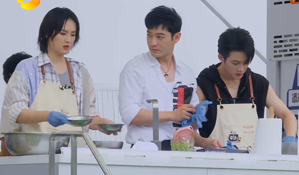 中餐厅第5季黄晓明宁静还有哪3位,中餐厅5宁静拷问黄晓明时吃的啥