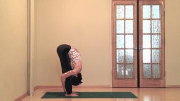 做站姿二头弯举肩痛是怎么回事,做前屈的动作就拱背怎么办