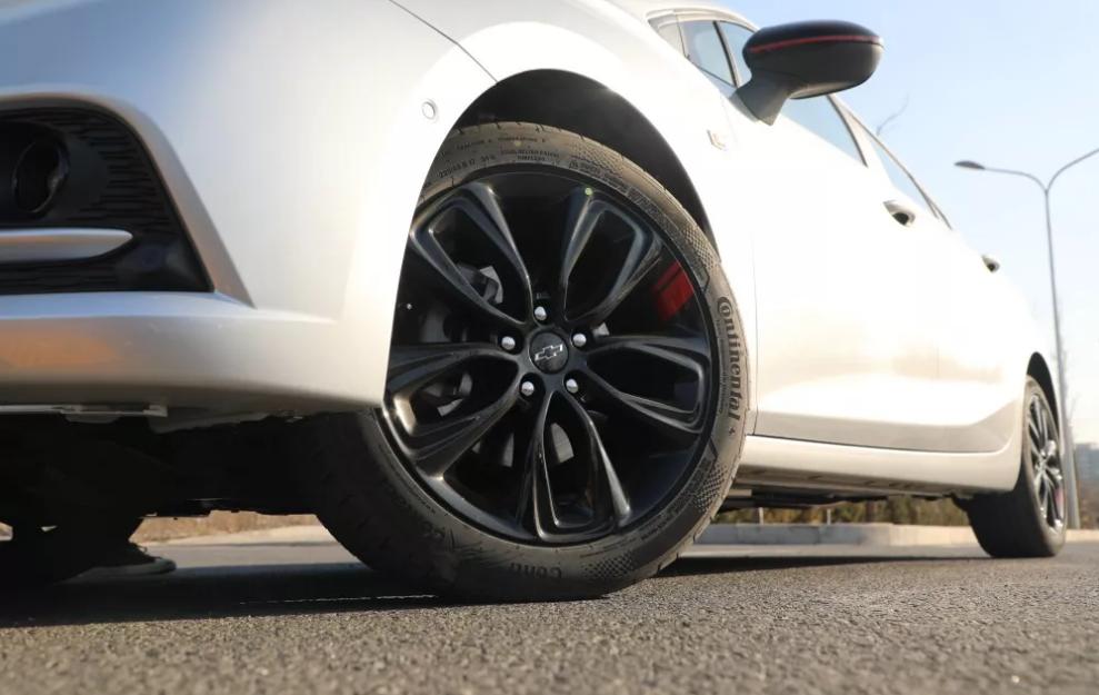 雪佛兰科鲁兹与日产轩逸哪个好,2017款雪佛兰科鲁兹底盘解析