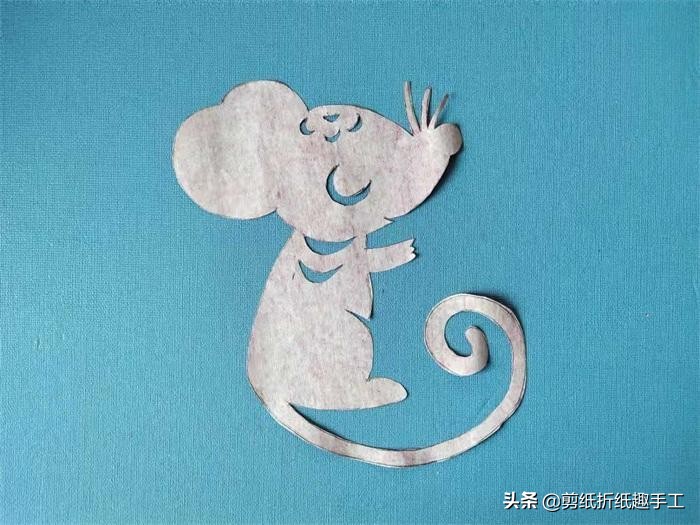 剪纸窗花可爱的小老鼠,老鼠剪纸怎么剪