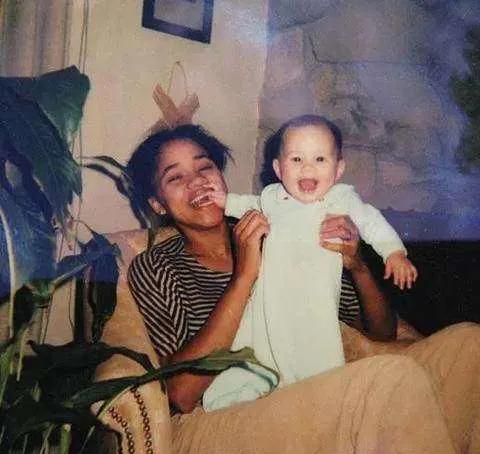 皇室梅根哈里,哈里和梅根的大揭秘