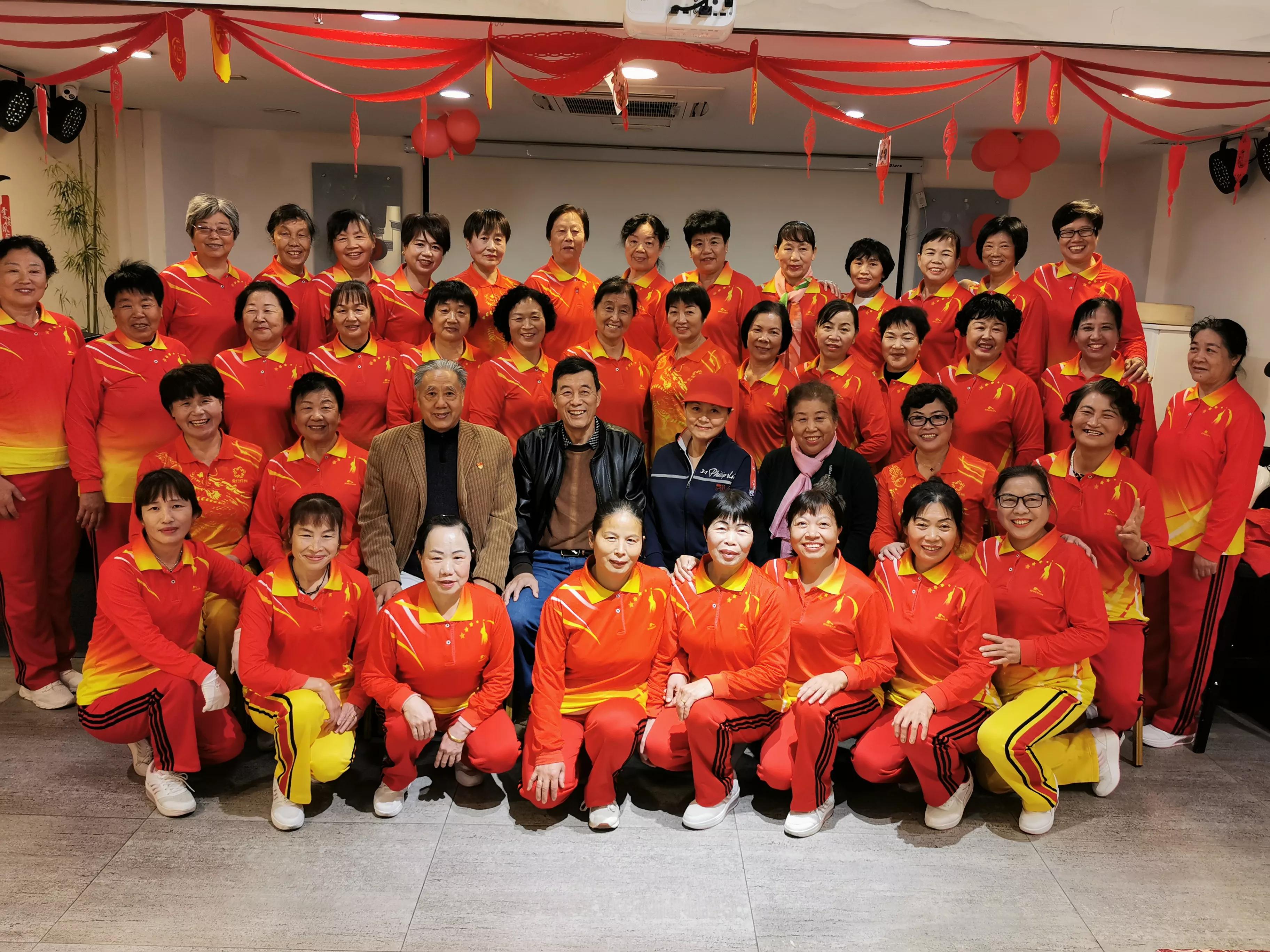 赞美你歌曲完整版,赞美舞队姐妹情谊的词语