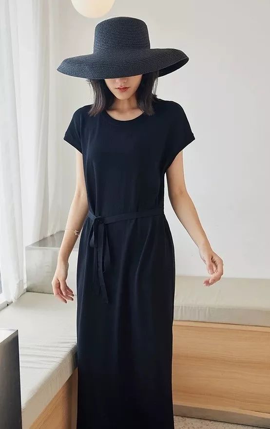 百变独特小黑裙,针织小黑裙高级感
