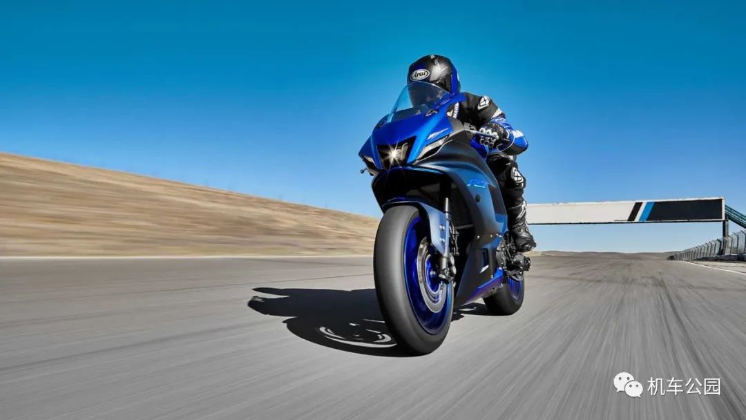 8999美元，雅马哈发布2022款R7，车身比R3还窄