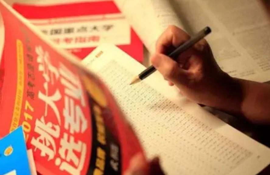 现在还有“三本”吗?看看投档分就明白了,“三六九等”很明显