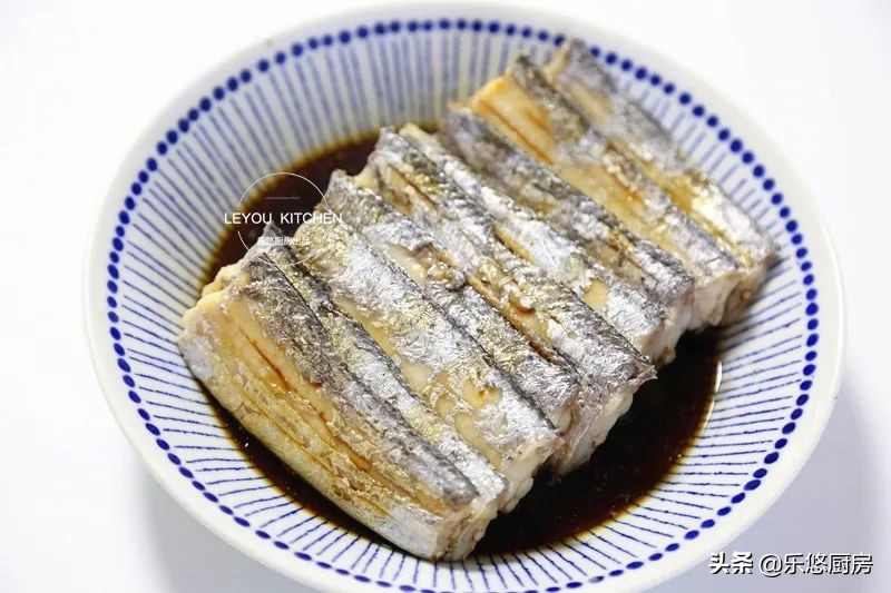 带鱼段油炸的蒸带鱼家常做法,蒸带鱼怎么做好吃又简单家常做法