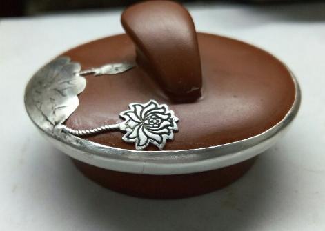 紫砂壶盖摔两半镶银修补,紫砂壶盖钮用胶水修补