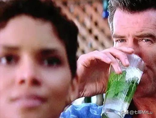 007史上最全酒单：撩妹，还得看《007》，因为哥喝的不是酒，是情