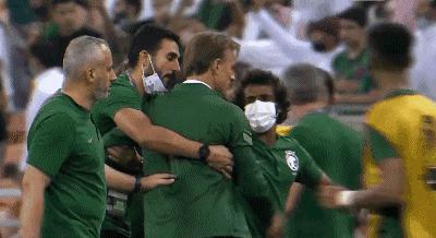 沙特教练暴怒,沙特赢球后主教练反应