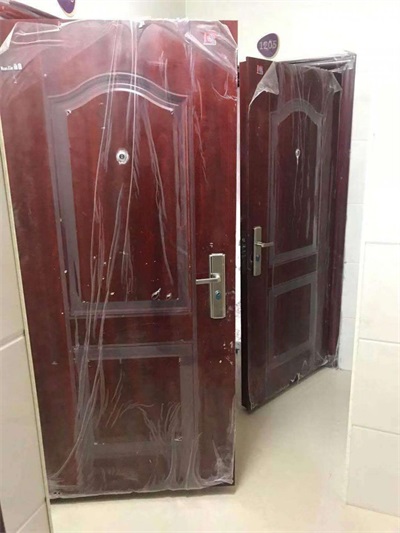 新房出现不少问题安远县九龙国际楼盘引业主不满