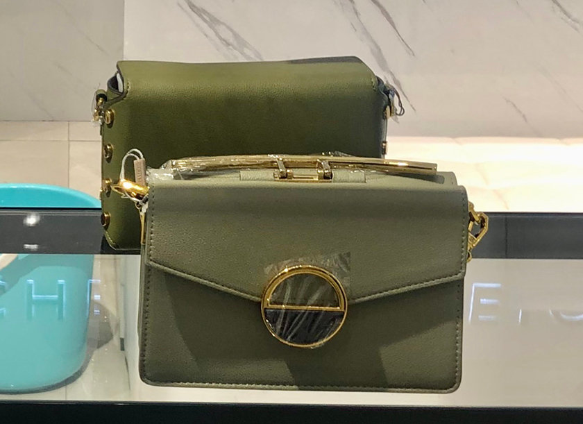 小CK线上线下遭遇“撞脸”，到底哪个是本尊？