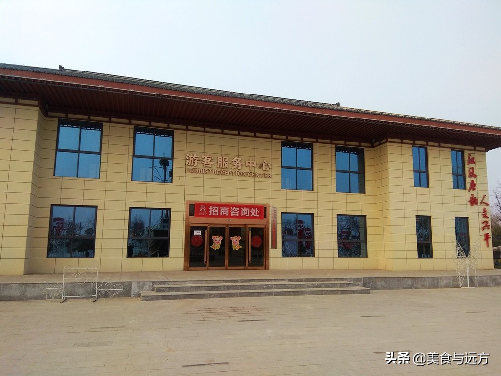 渭河岸边的民俗村，拆拆建建4年了，至今依然人气挺高