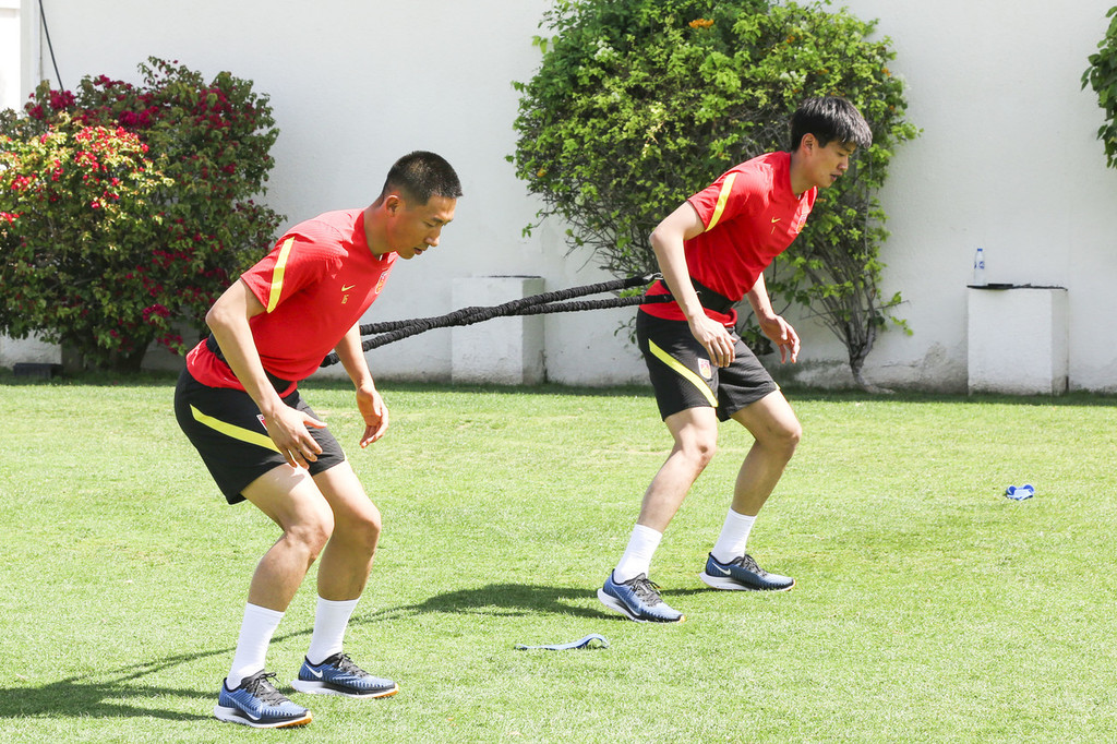 蒿俊闵2019年队服,国足艾克森和蒿俊闵