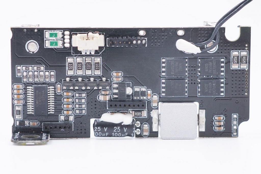 巨能移动电源拆解,绿巨能移动电源评测