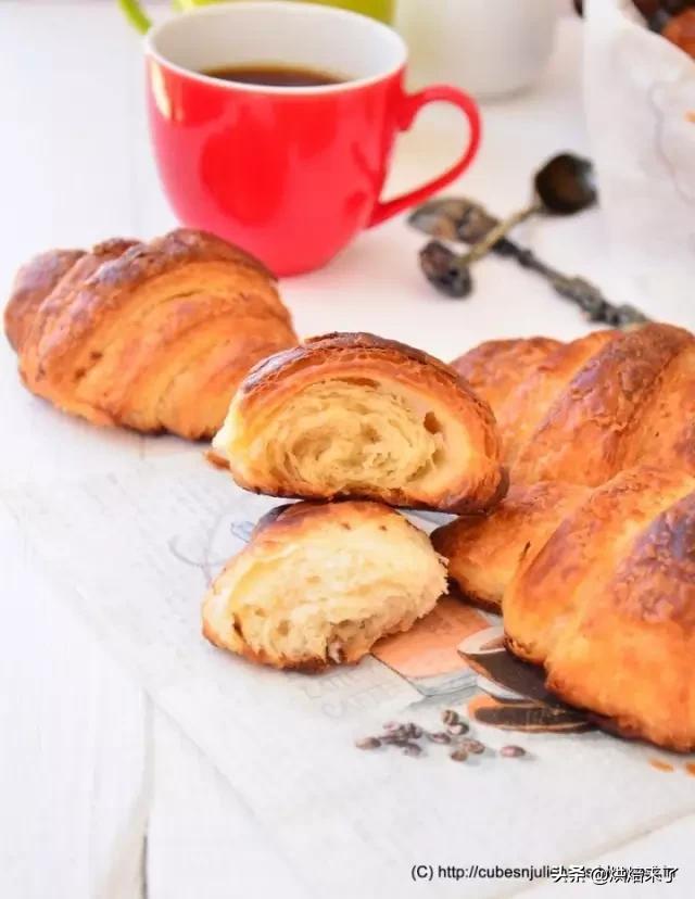 怎么吃都不重样的牛角包，一口咬下去，外酥内软，软绵不失嚼劲
