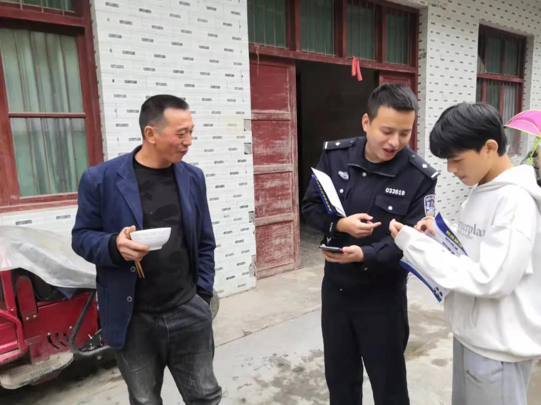 遮山镇派出所开展防诈骗宣传活动,固镇防诈骗宣传