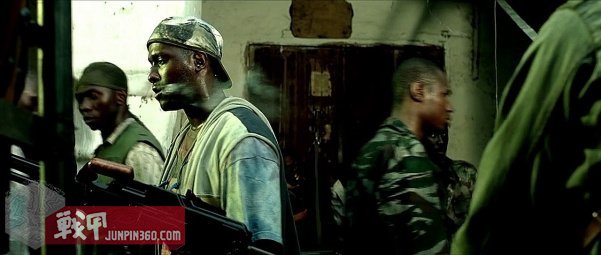 美国黑鹰战机坠落视频,十部顶级战争大片黑鹰坠落