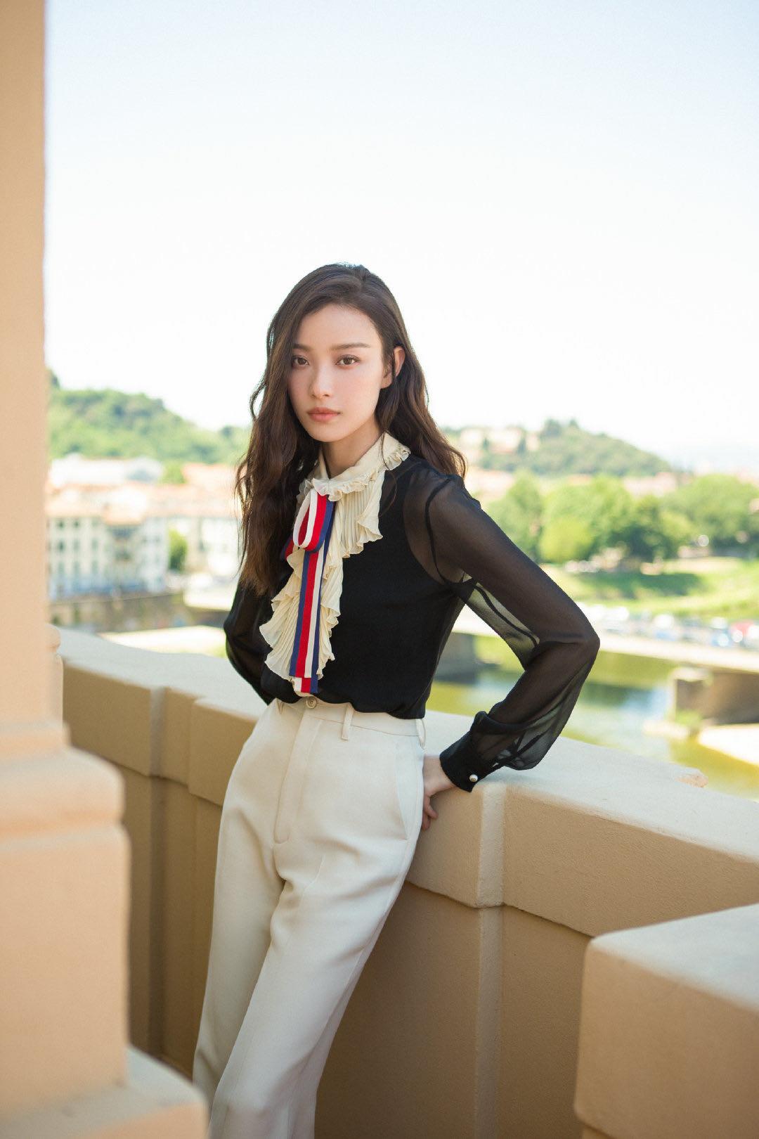 倪妮雪纺衬衫穿搭,倪妮黑色雪纺上衣