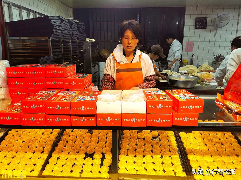 泰州特色之黄桥烧饼,江苏千年古镇特色小吃黄桥烧饼