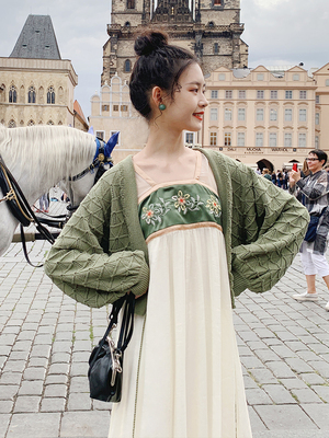 春天穿绿色好看,春天穿点彩色