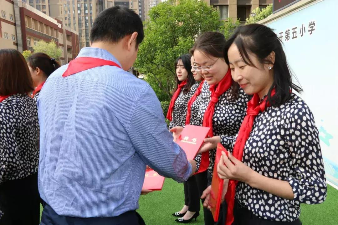 传红色精神承家国情怀,传红色精神做有志少年征文