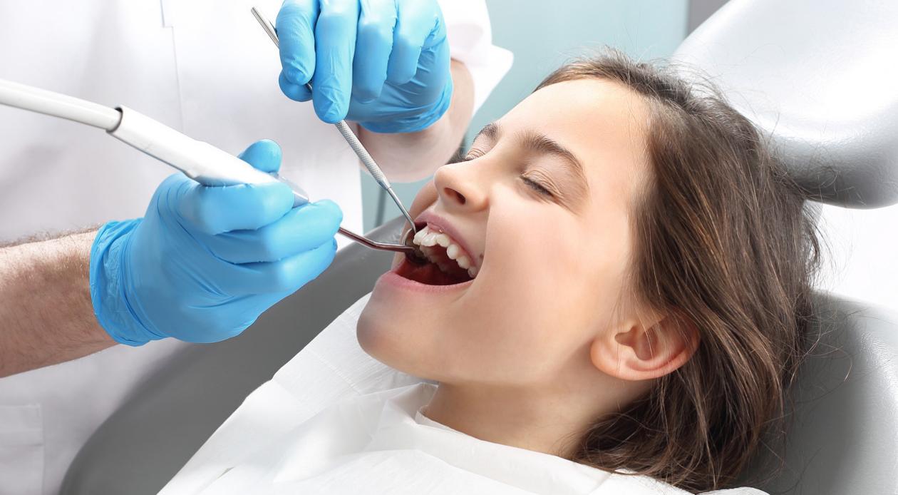 洗牙到底是伤害牙齿还是保护牙齿,洗牙对牙齿伤牙吗