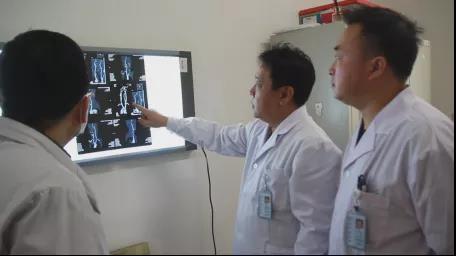 80岁了颈动脉狭窄还有手术必要吗,80岁颈动脉狭窄90%可以保守治疗吗