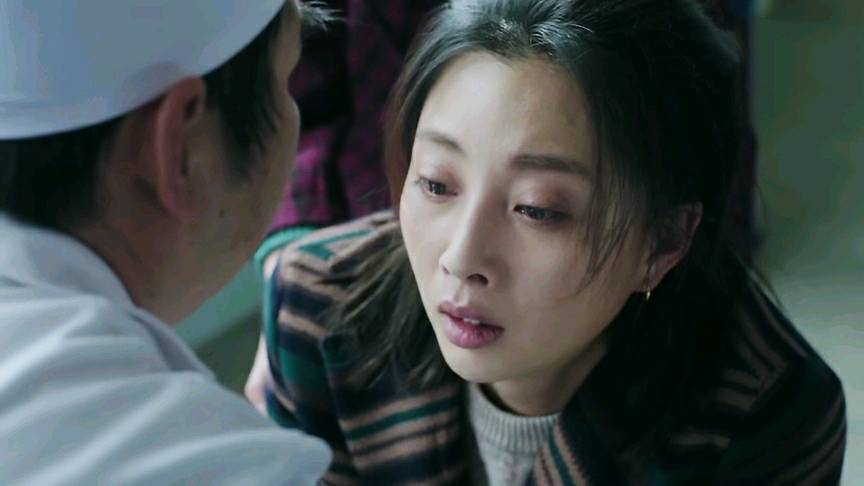 鸡毛飞上天几个不同时期的评价,鸡毛飞上天主要讲了爱情什么故事