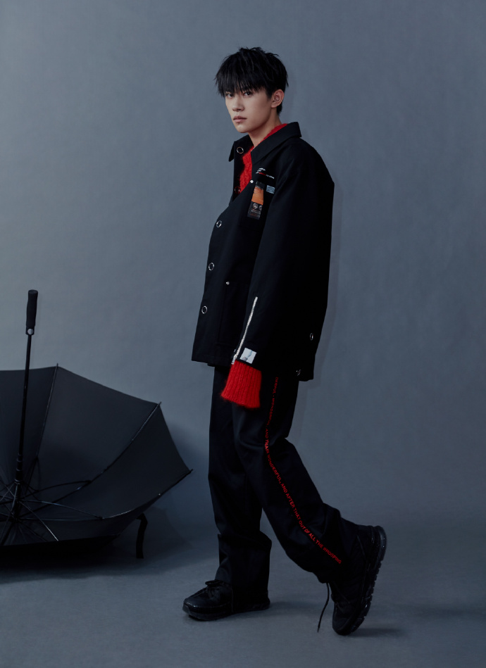 大家对易烊千玺的评价一段话,易烊千玺人物评价简洁