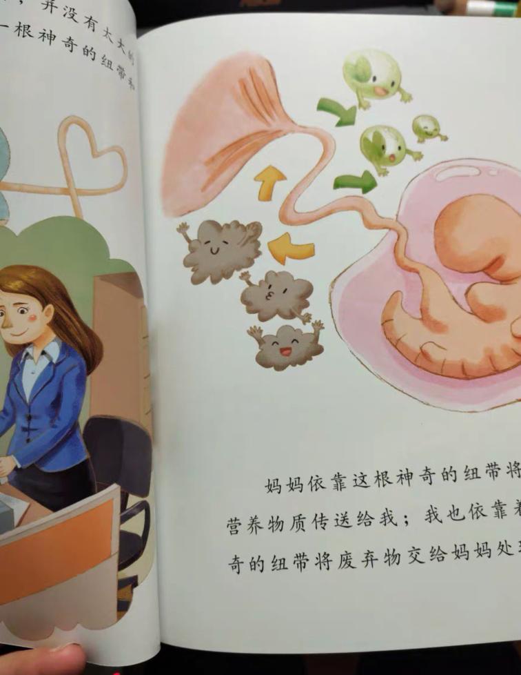 爸爸和16岁女儿当街亲嘴，“出格”行为多可怕，网友：越界的父爱