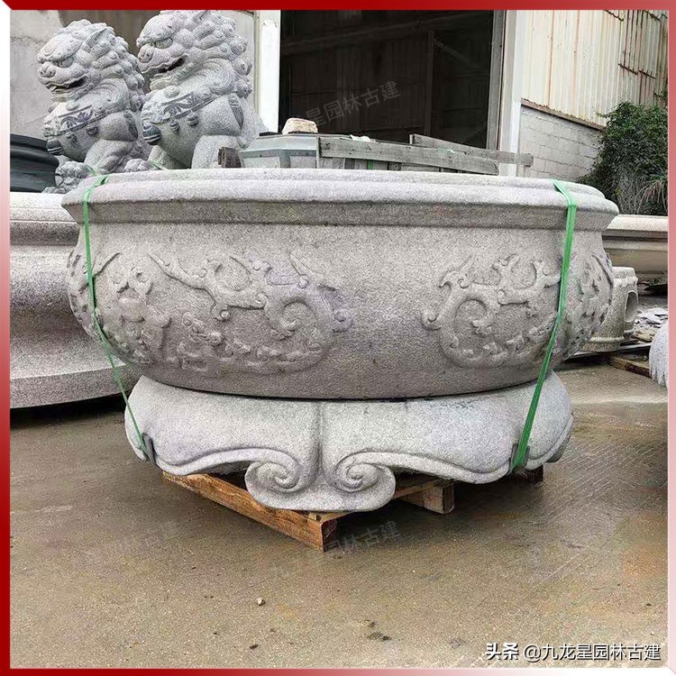 院子石头圆缸,庭院摆件青石花盆鱼缸