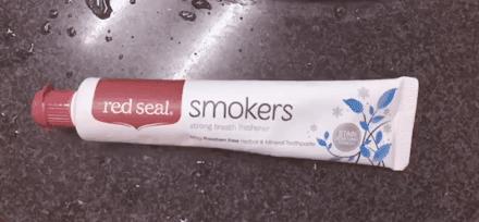 李佳琦给高晓松涂了口红，“美”得不像话？！不过牙齿是真的白