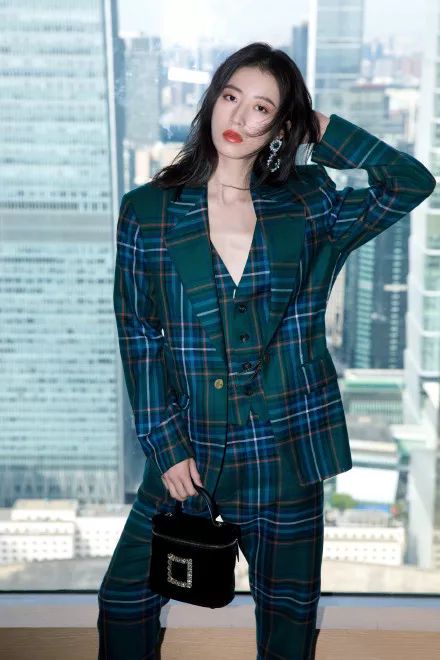 永不淘汰的格纹元素,格纹重塑经典复古摩登风强烈来袭