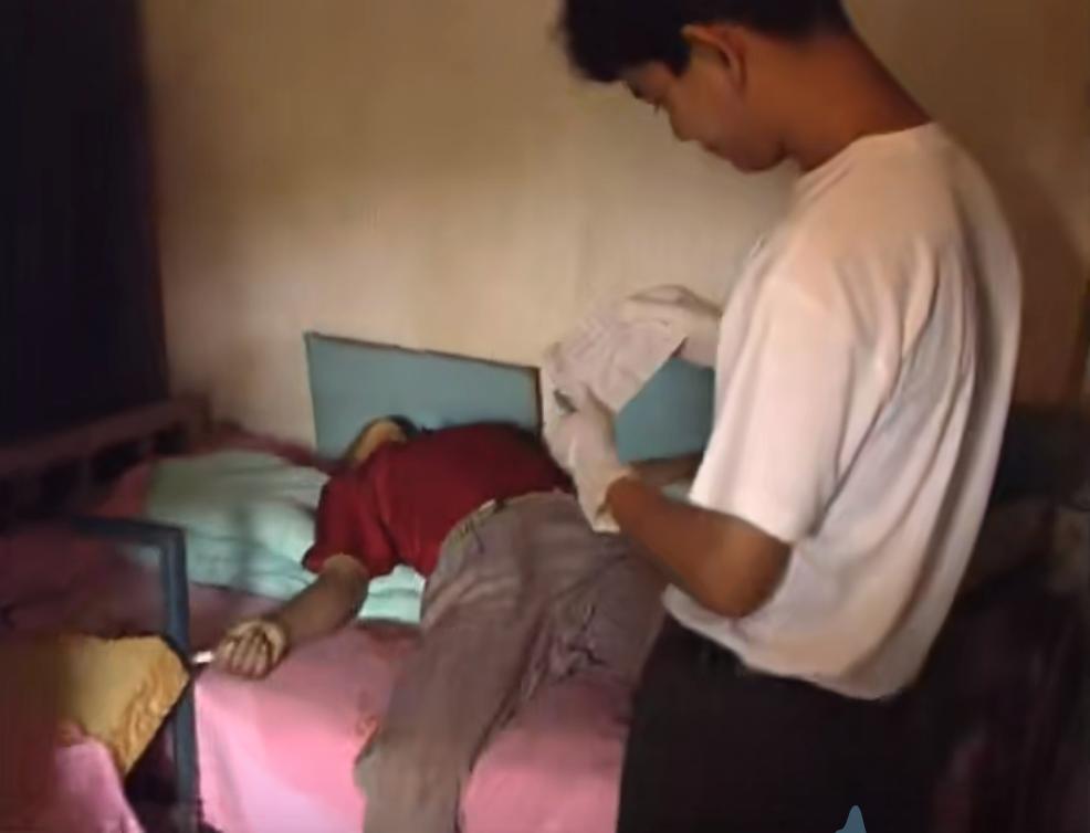 “你们吸毒的偶像可以复出,我们牺牲的战友可以复活吗?”