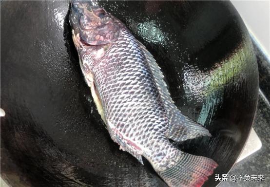 怎么煎豆腐不粘锅不破皮,煎豆腐煎鱼怎么才能不粘锅