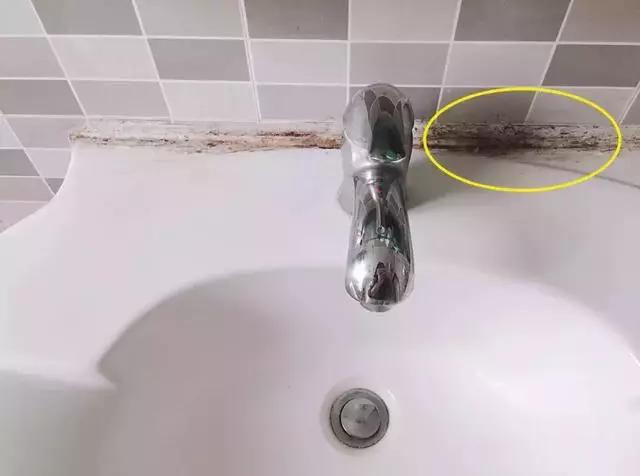洗菜池台面缝隙发霉,洗碗池旁边发霉变黑小妙招