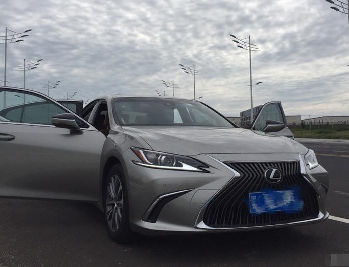 29万“低配”的雷克萨斯ES200值吗？车主开半年后，一肚子话要说